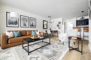 Lakeside & MTN View Condo - Pool-Hot Tub-Gym-Sauna